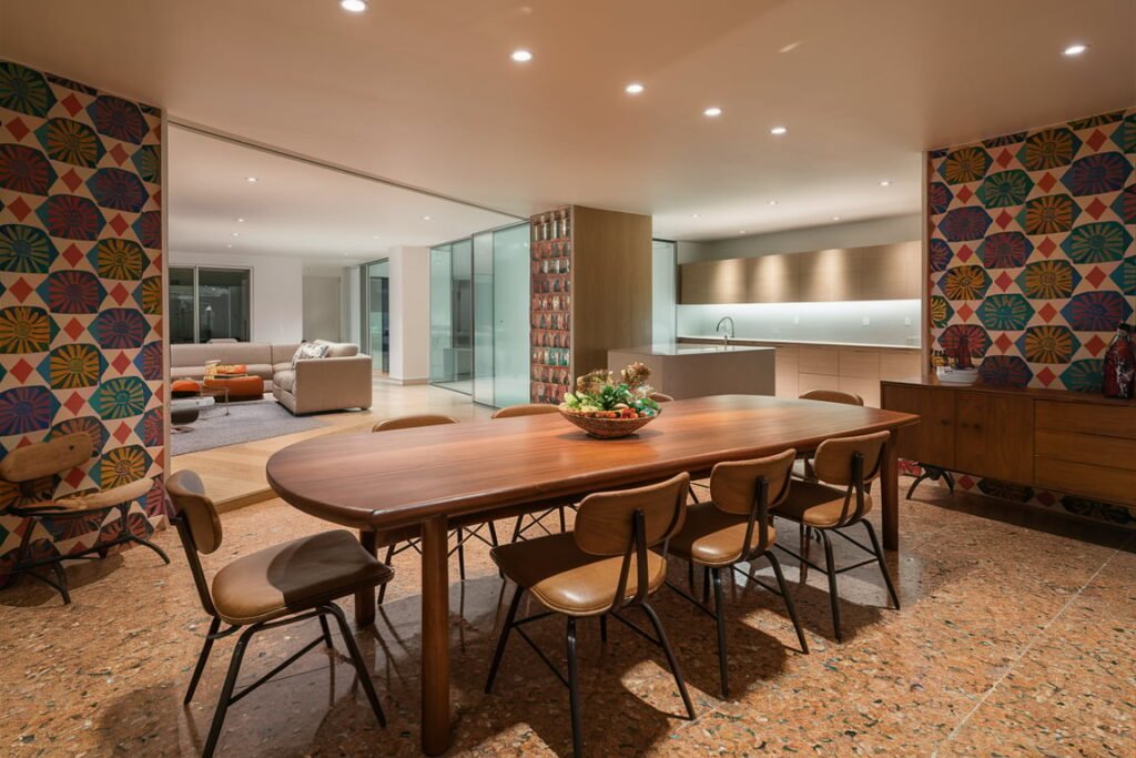 Mid-Century Modern: Open-Plan Dining Room Layout