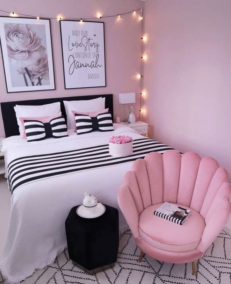 Chic and Cozy Pink Bedroom Decor
