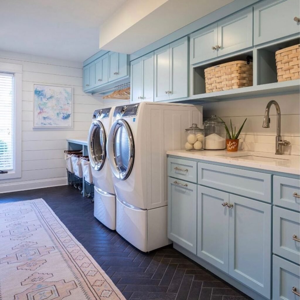 Coastal-Inspired Laundry Room Design
