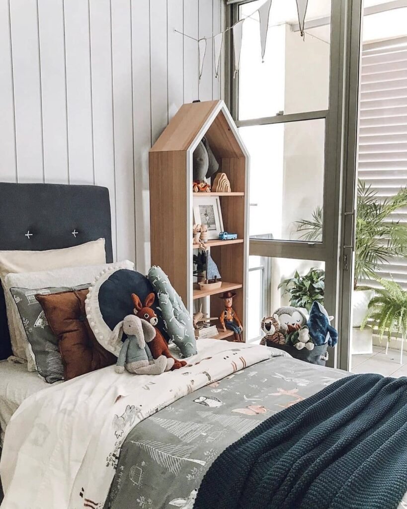 Cozy & Nature-Inspired Kids' Room with Soft Neutrals
