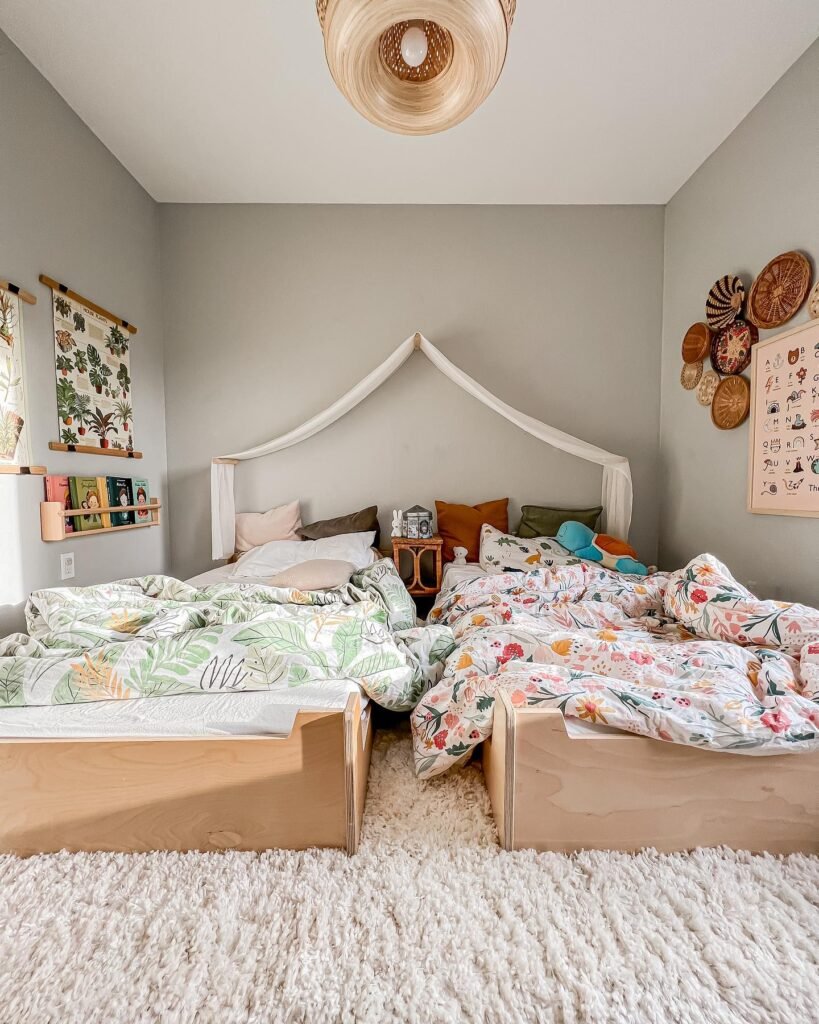 Cozy and Nature-Inspired Twin Bedroom
