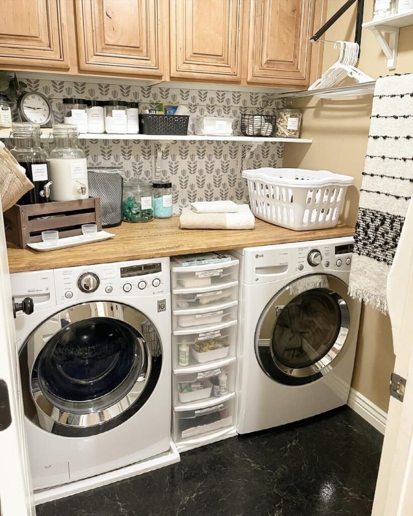 Cozy and Organized Laundry Room Design
