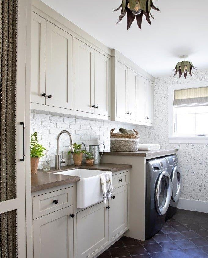 Elegant and Rustic Laundry Room Design
