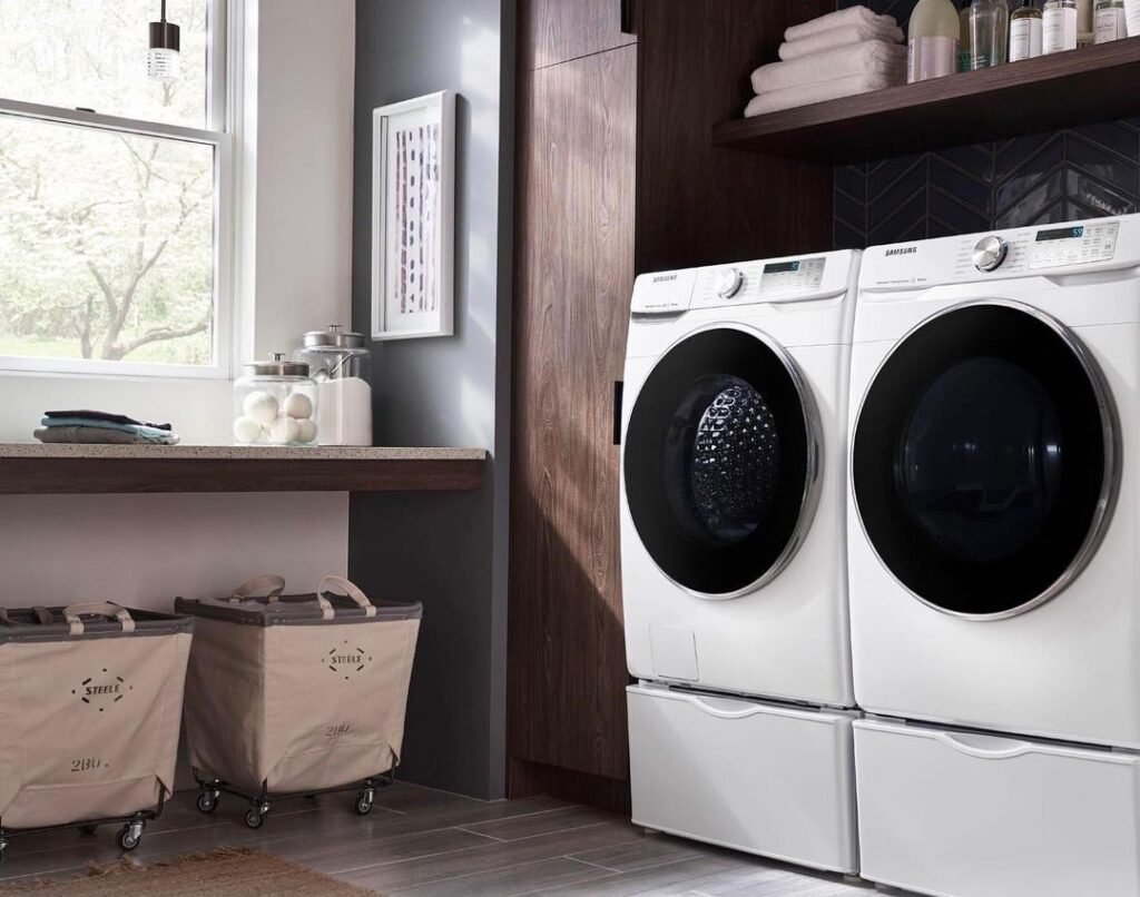 Modern and Chic Laundry Space
