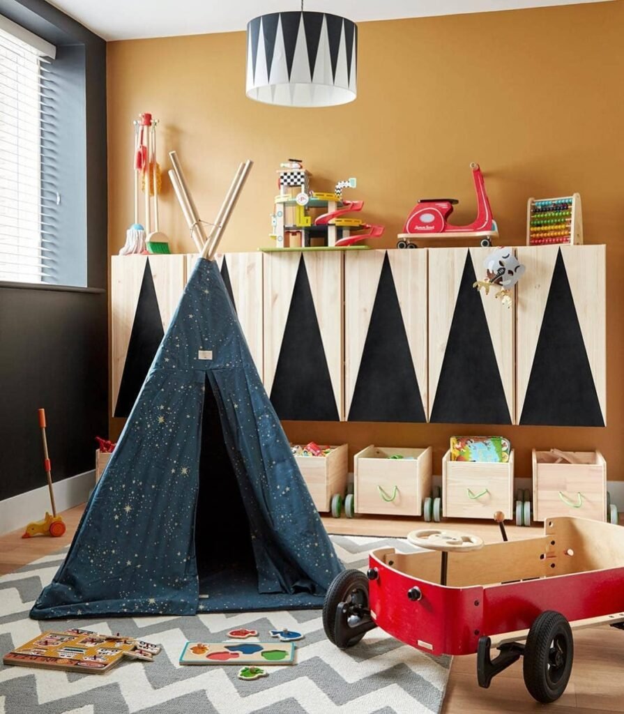 Playful Adventure-Themed Kids’ Room with Teepee & Storage
