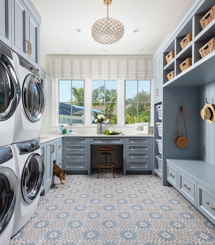 Stylish and Functional Laundry Room Design
