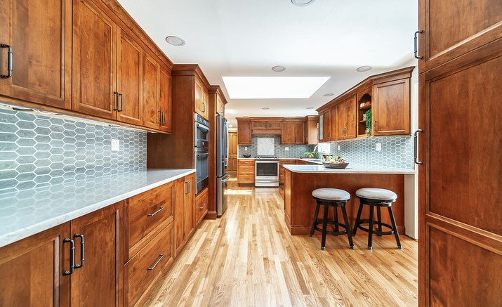 Warm and Inviting Traditional Kitchen with Rich Wood Tones
