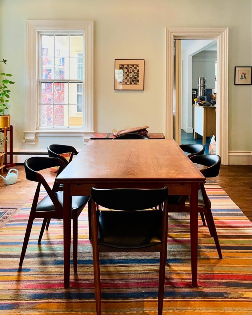 Mid-Century Modern Dining Room A Perfect Balance of Warmth & Elegance
