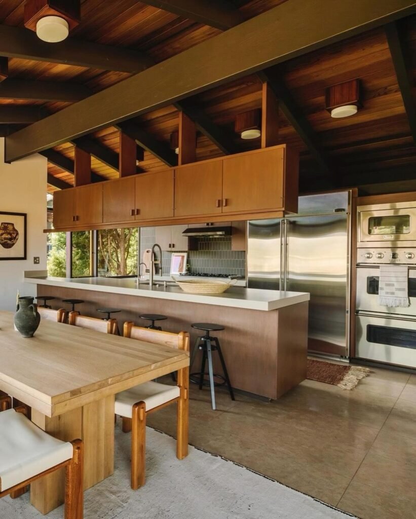 Minimalist Mid-Century Modern Dining & Kitchen Space
