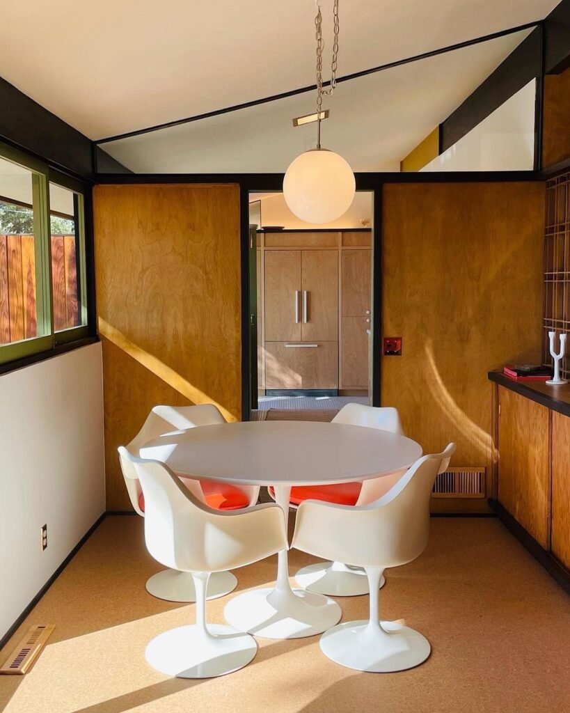 Minimalist Mid-Century Modern Dining Room with Retro Flair
