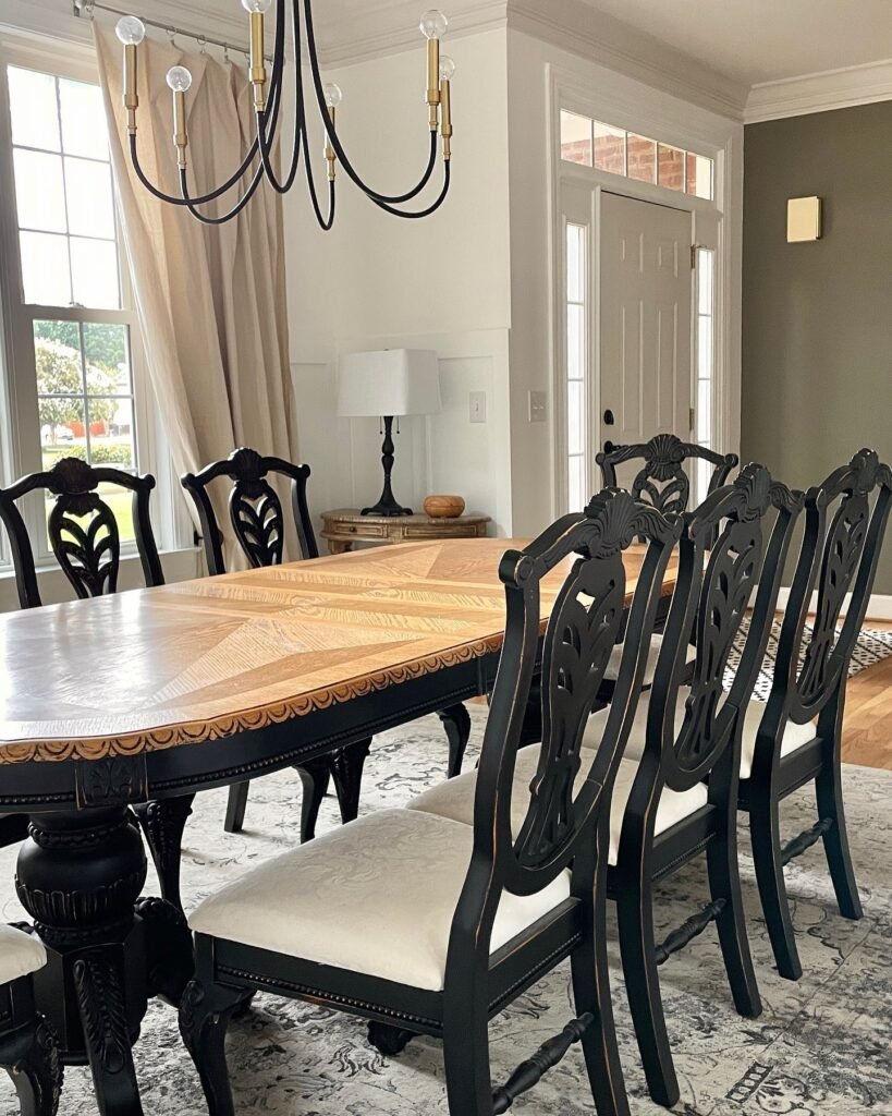 Timeless Elegance in a Traditional Dining Room

